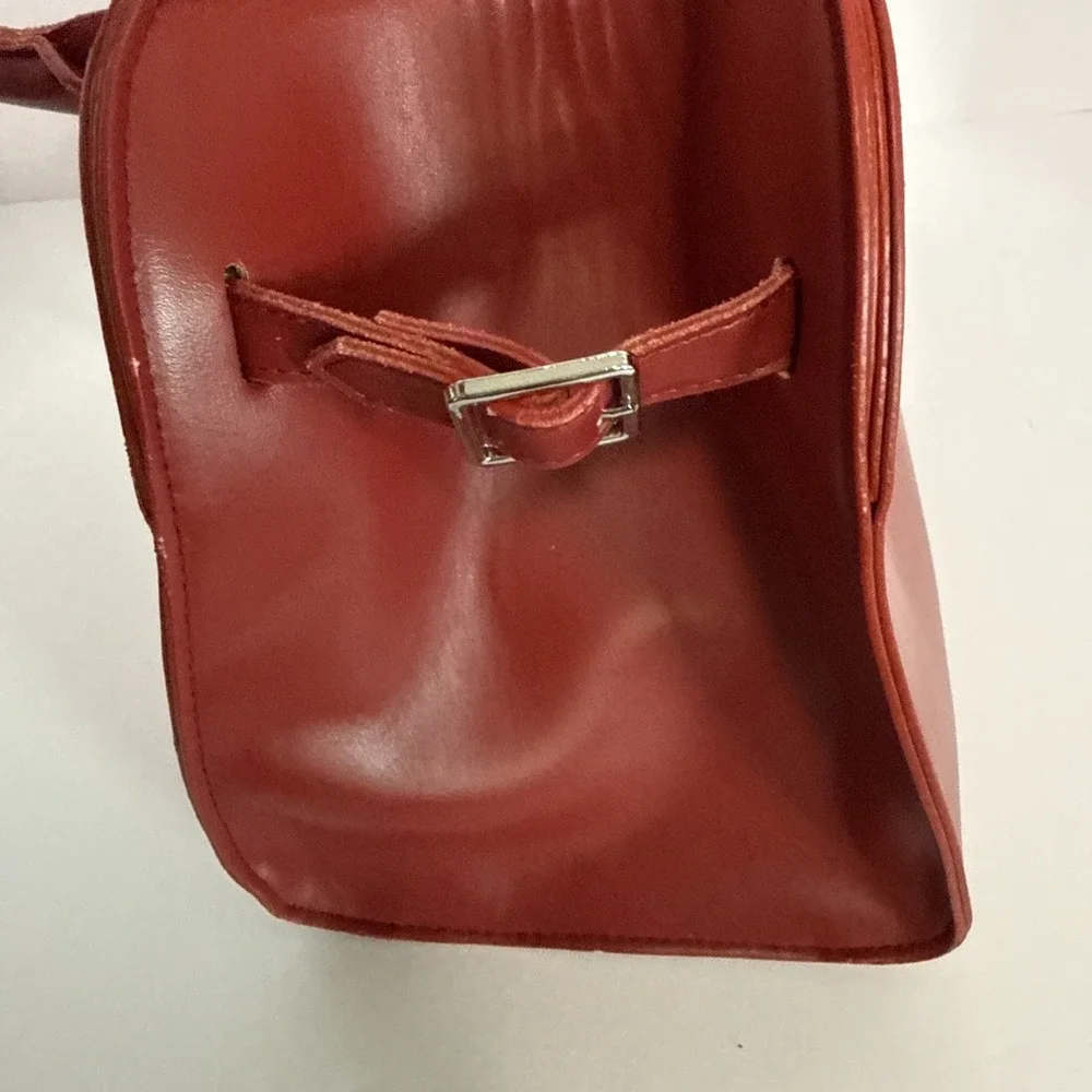 Unbranded red top
